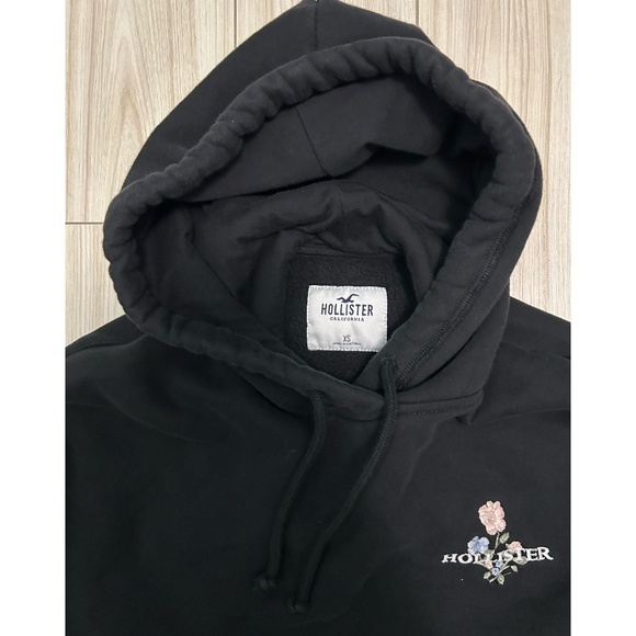 Hollister Cropped Hoodie w/ Floral Embroidery - XS - Picture 2 of 4